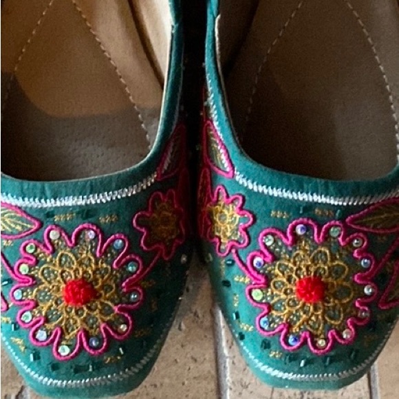 TWO LIPS Shoes BALLEY STYLE Flats with Straps Size 8 Green with Sparkle SO CUTE - Picture 3 of 8